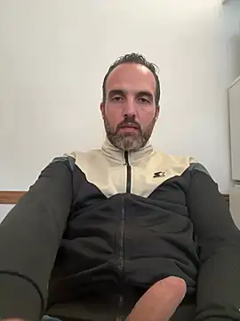 leon3875 online show from 02-25-26, 03:32