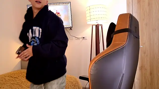 Mr evan1 online show from 11-18-25, 04:44