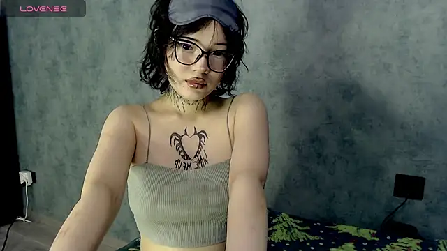 LizzieLight online show from 12-17-24, 01:07