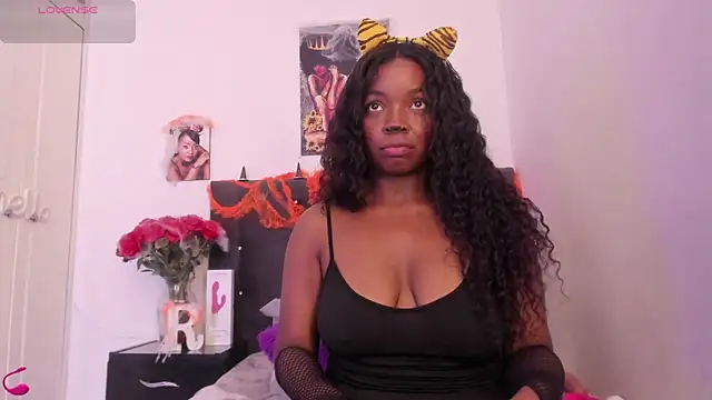 Reina Love2 online show from 10-12-25, 03:11