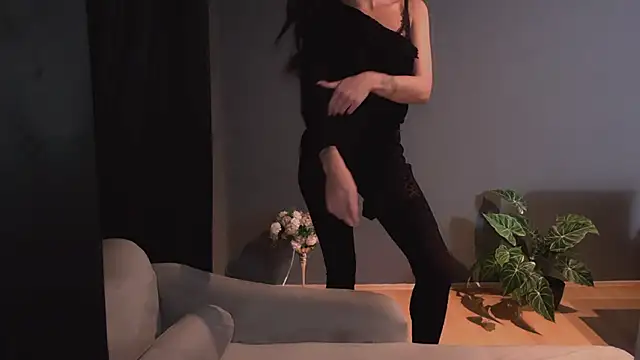 Snapshot of Saintrebella chatting on 10-30-25, 11:33 Saintrebella online show from 10-30-25, 11:33