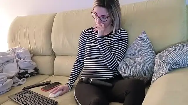 sexy blondie92 online show from 03-18-26, 10:02