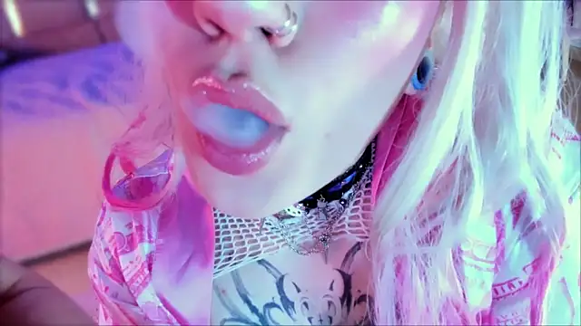 Snapshot of Broklinwhite_ chatting on 12-05-25, 02:25 Broklinwhite online show from 12-05-25, 02:25