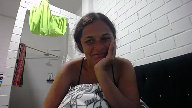 Snapshot of GiveLove1 chatting on 03-13-25, 10:10 GiveLove1 online show from 03-13-25, 10:10