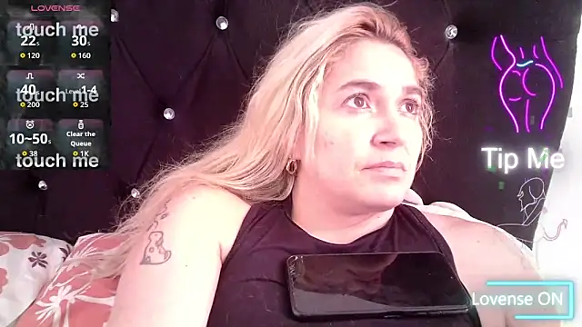 Izury Blondee online show from 11-04-25, 06:07