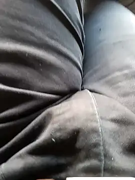 Snapshot of HeftyTheory7 chatting on 11-15-25, 09:06 HeftyTheory7 online show from 11-15-25, 09:06