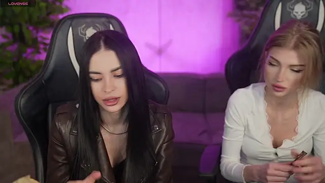 Tina Breeze online show from 04-14-26, 07:58