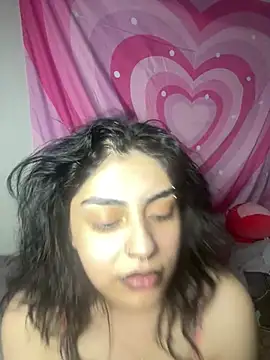 Snapshot of ThickerThanYoBitch chatting on 01-12-25, 01:27 ThickerThanYoBitch online show from 01-12-25, 01:27