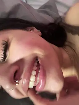 Snapshot of ThickerThanYoBitch chatting on 01-18-25, 06:43 ThickerThanYoBitch online show from 01-18-25, 06:43