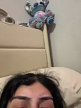 Snapshot of ThickerThanYoBitch chatting on 11-14-25, 07:01 ThickerThanYoBitch online show from 11-14-25, 07:01