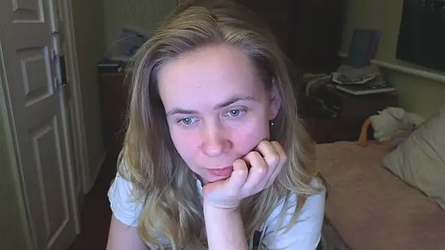 Riley Roo online show from 03-10-25, 06:45