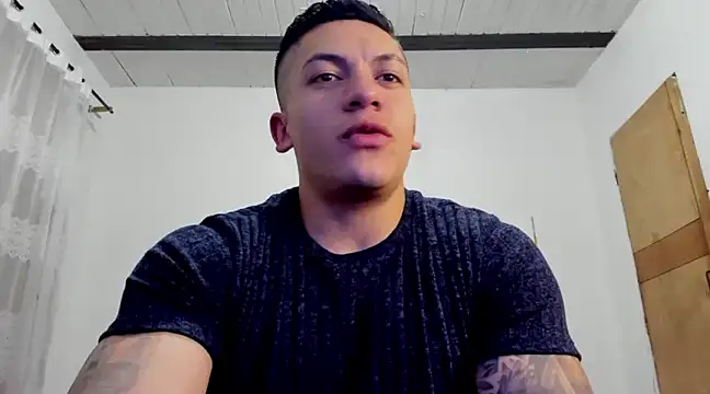 Snapshot of aquiles_51 chatting on 12-15-24, 11:20 aquiles 51 online show from 12-15-24, 11:20