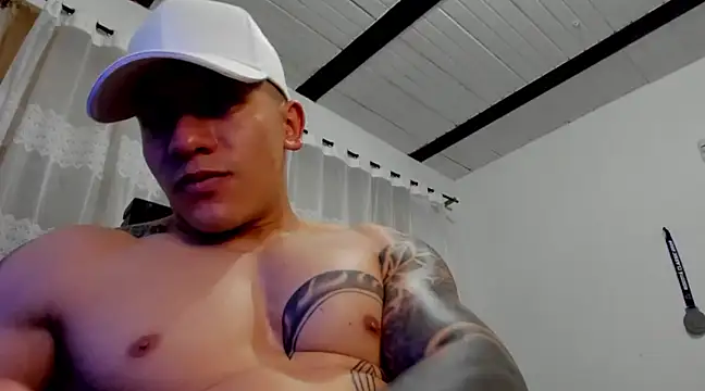 Snapshot of aquiles_51 chatting on 12-24-24, 03:27 aquiles 51 online show from 12-24-24, 03:27