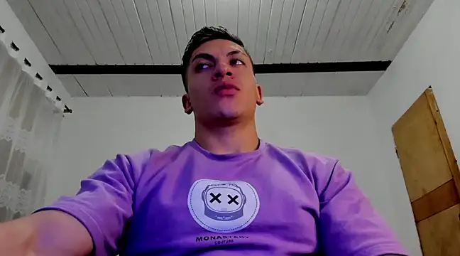 Snapshot of aquiles_51 chatting on 01-19-25, 03:18 aquiles 51 online show from 01-19-25, 03:18