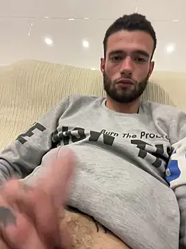 Snapshot of davorm chatting on 03-21-25, 08:40 davorm online show from 03-21-25, 08:40