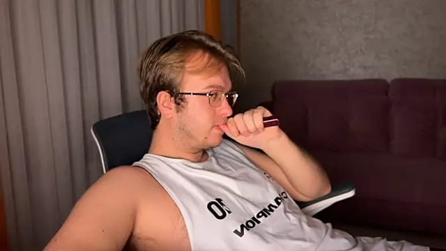 kiopiggy online show from 11-28-25, 03:53