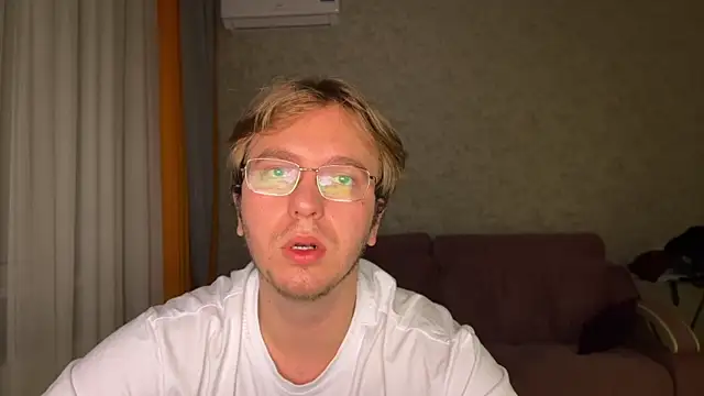 kiopiggy online show from 11-29-25, 10:46