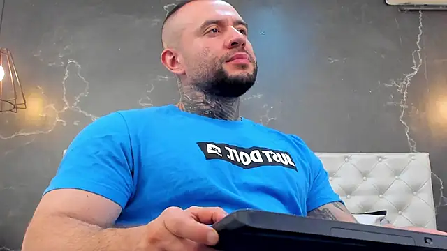 Snapshot of BruceDallas chatting on 12-06-24, 08:07 BruceDallas online show from 12-06-24, 08:07