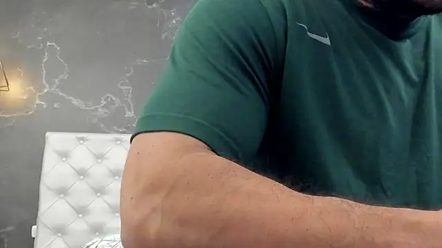 Snapshot of BruceDallas chatting on 12-18-24, 03:04 BruceDallas online show from 12-18-24, 03:04