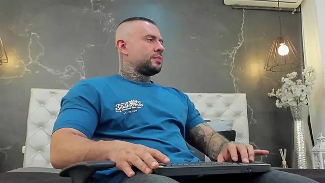 Snapshot of BruceDallas chatting on 01-21-25, 11:55 BruceDallas online show from 01-21-25, 11:55