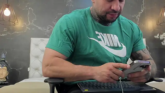 Snapshot of BruceDallas chatting on 01-30-25, 11:02 BruceDallas online show from 01-30-25, 11:02