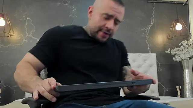 Snapshot of BruceDallas chatting on 01-31-25, 11:35 BruceDallas online show from 01-31-25, 11:35