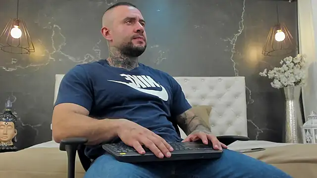 Snapshot of BruceDallas chatting on 02-01-25, 11:58 BruceDallas online show from 02-01-25, 11:58