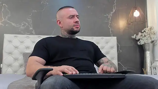 Snapshot of BruceDallas chatting on 03-02-25, 01:04 BruceDallas online show from 03-02-25, 01:04