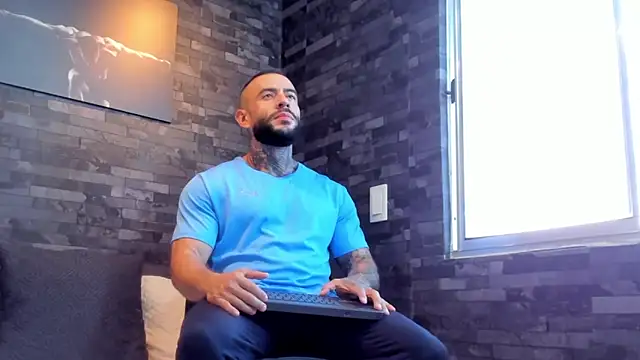 Snapshot of BruceDallas chatting on 10-02-25, 09:44 BruceDallas online show from 10-02-25, 09:44