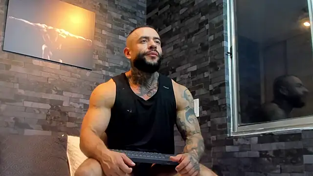 Snapshot of BruceDallas chatting on 10-05-25, 11:13 BruceDallas online show from 10-05-25, 11:13