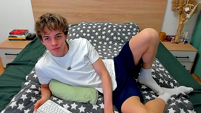 Snapshot of Fandi_777 chatting on 12-03-24, 07:43 Fandi 777 online show from 12-03-24, 07:43