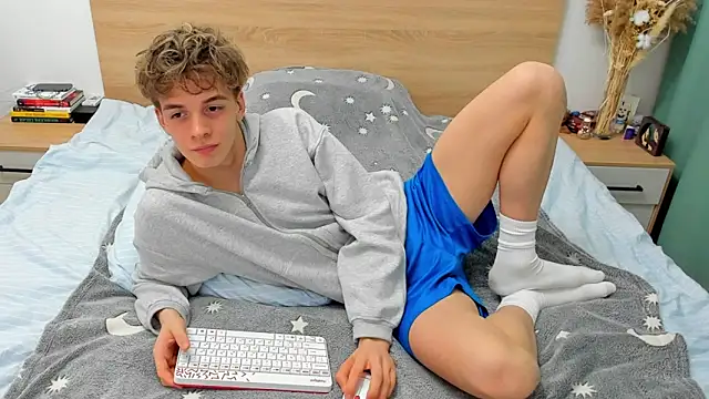 Snapshot of Fandi_777 chatting on 12-16-24, 03:11 Fandi 777 online show from 12-16-24, 03:11