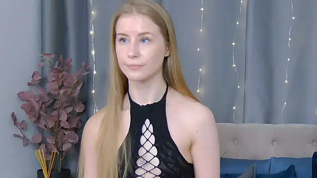 Snapshot of VioletiSwone chatting on 02-01-25, 11:32 VioletiSwone online show from 02-01-25, 11:32