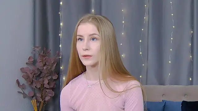 Snapshot of VioletiSwone chatting on 02-16-25, 11:59 VioletiSwone online show from 02-16-25, 11:59