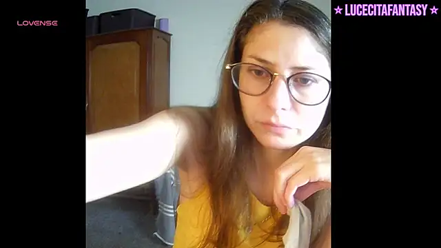 lucecitafantasy2 online show from 04-22-26, 09:16