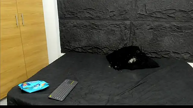 Snapshot of emakross chatting on 02-13-26, 12:50 emakross online show from 02-13-26, 12:50