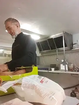 Snapshot of 60philippe chatting on 12-19-24, 10:02 60philippe online show from 12-19-24, 10:02