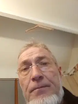 Snapshot of 60philippe chatting on 12-23-24, 06:58 60philippe online show from 12-23-24, 06:58