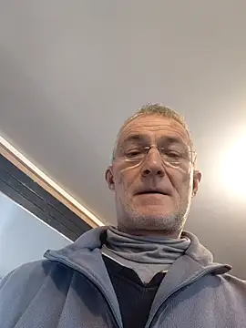 Snapshot of 60philippe chatting on 12-02-25, 01:39 60philippe online show from 12-02-25, 01:39