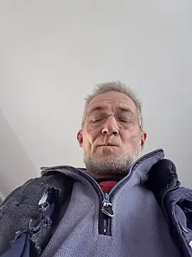 Snapshot of 60philippe chatting on 12-16-25, 09:47 60philippe online show from 12-16-25, 09:47