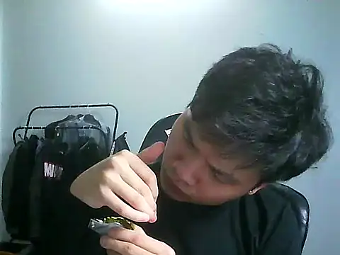 Snapshot of Kelvin_kol chatting on 03-18-25, 01:31 Kelvin kol online show from 03-18-25, 01:31