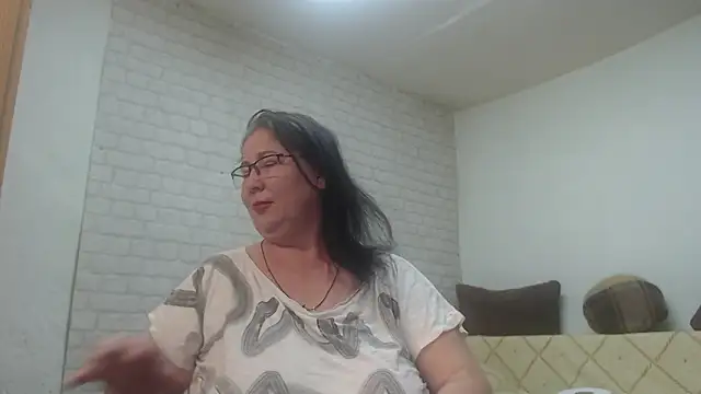 Snapshot of EmmaSquirt chatting on 02-01-26, 08:51 EmmaSquirt online show from 02-01-26, 08:51