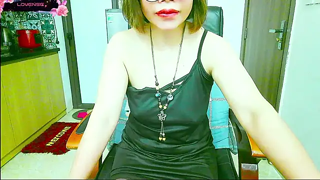 Snapshot of Miu-Le chatting on 09-11-25, 06:19 Miu-Le online show from 09-11-25, 06:19