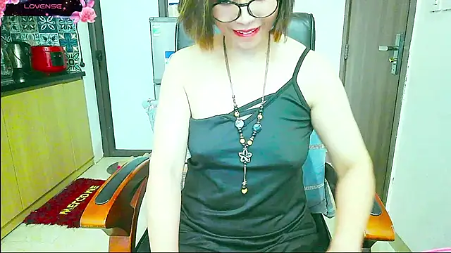 Snapshot of Miu-Le chatting on 09-13-25, 06:02 Miu-Le online show from 09-13-25, 06:02