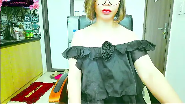 Snapshot of Miu-Le chatting on 09-21-25, 09:55 Miu-Le online show from 09-21-25, 09:55