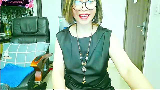 Snapshot of Miu-Le chatting on 09-25-25, 09:29 Miu-Le online show from 09-25-25, 09:29