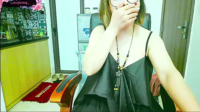 Snapshot of Miu-Le chatting on 10-01-25, 09:48 Miu-Le online show from 10-01-25, 09:48