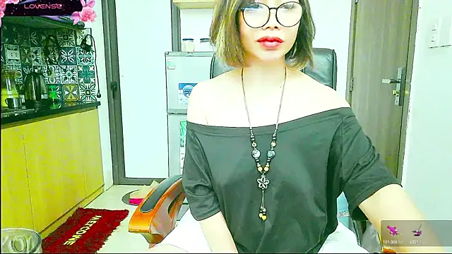 Snapshot of Miu-Le chatting on 10-07-25, 10:18 Miu-Le online show from 10-07-25, 10:18