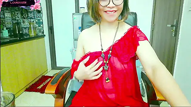 Snapshot of Miu-Le chatting on 10-11-25, 04:38 Miu-Le online show from 10-11-25, 04:38