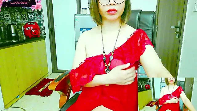 Snapshot of Miu-Le chatting on 10-14-25, 09:15 Miu-Le online show from 10-14-25, 09:15